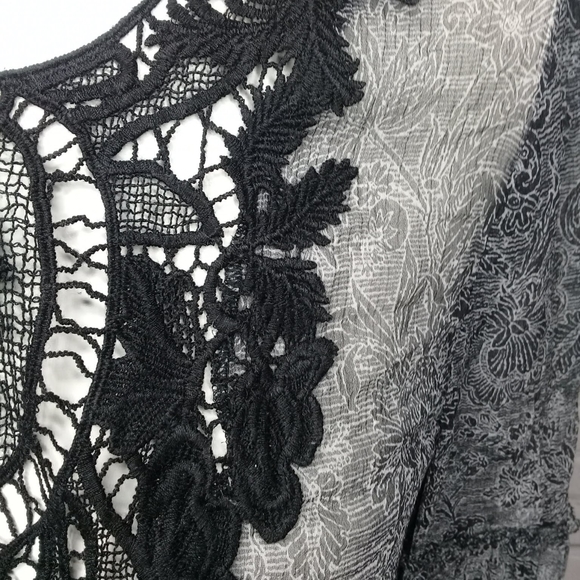 Elie Tahari 100% Silk Black Sheer Bell Sleeve Lace Applique Neckline Sz Small - Picture 2 of 12
